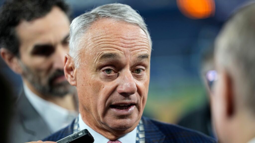 Rob Manfred: MLB permanece ‘alerta’ sobre la represión de las apuestas deportivas