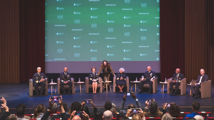 Cirujano general diagnostica las redes sociales como un problema