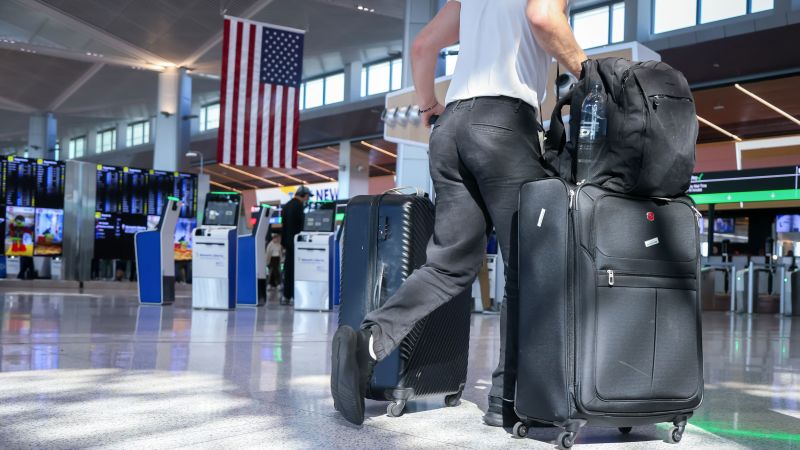 Los viajes aéreos son cada día “menos seguros” a medida que los cierres gubernamentales se prolongan y los vuelos se retrasan.
