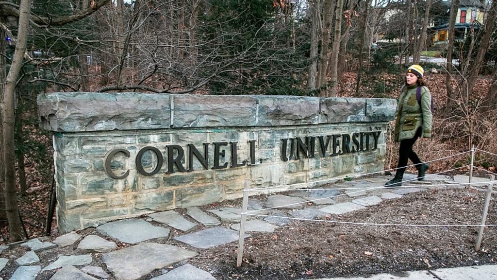 La Universidad de Cornell llega a un acuerdo con la administración Trump para restablecer la financiación federal para la investigación