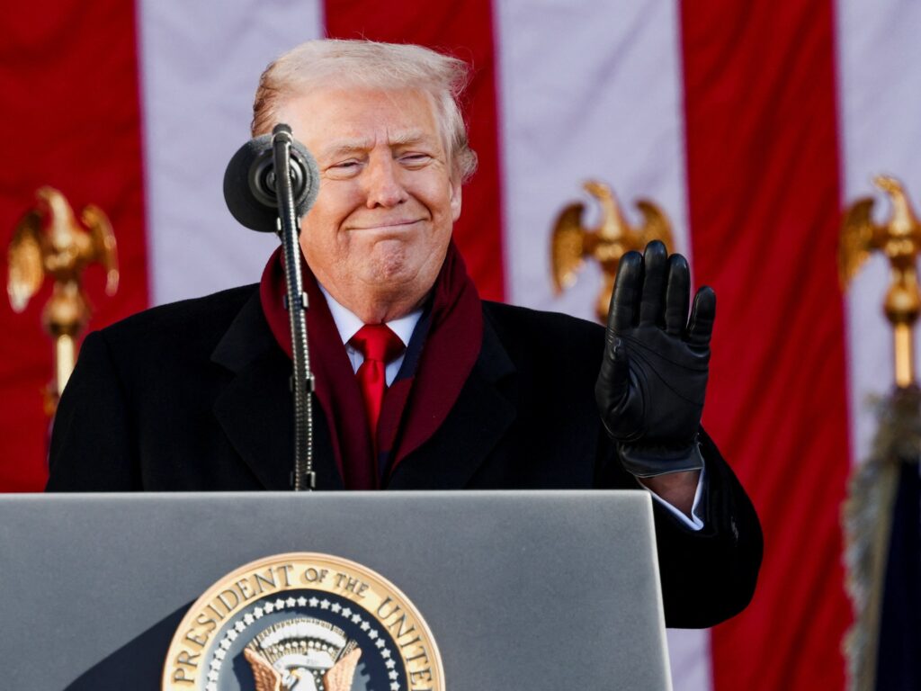 El presidente Trump felicita a los líderes republicanos por la “gran victoria” al poner fin al cierre del gobierno | Política Noticias