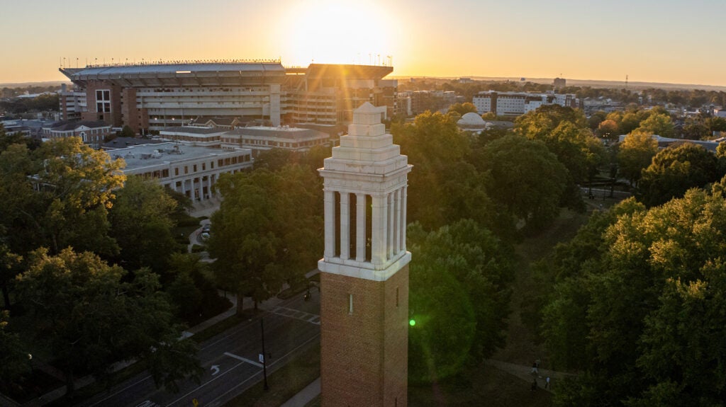 El impacto de la UA en las economías estatales y locales establece récords