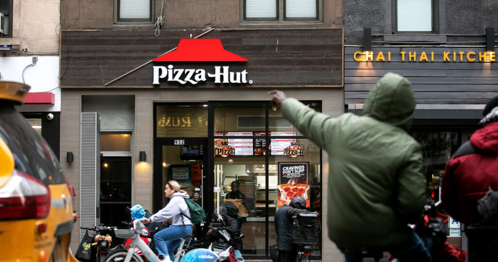 Yum Brands comienza una revisión estratégica de la cadena Pizza Hut en dificultades
