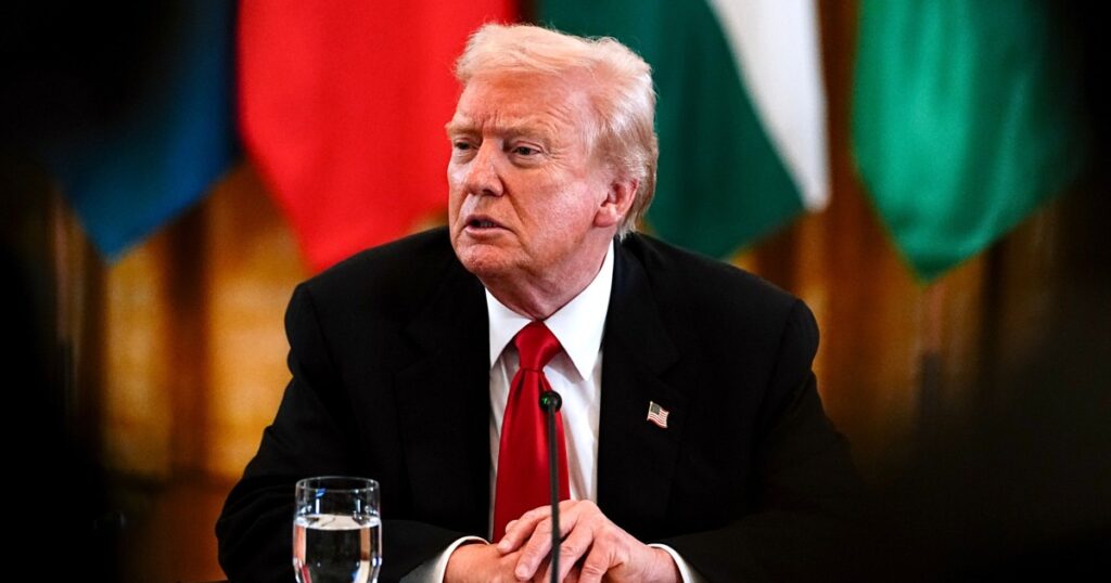 El presidente Trump redobla su apuesta por el crecimiento económico a pesar de las fuertes críticas de los votantes