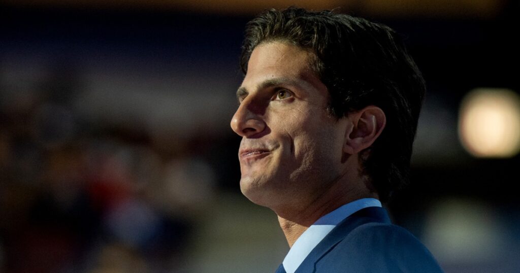 Jack Schlossberg, miembro de la dinastía política Kennedy, se postula para el Congreso.