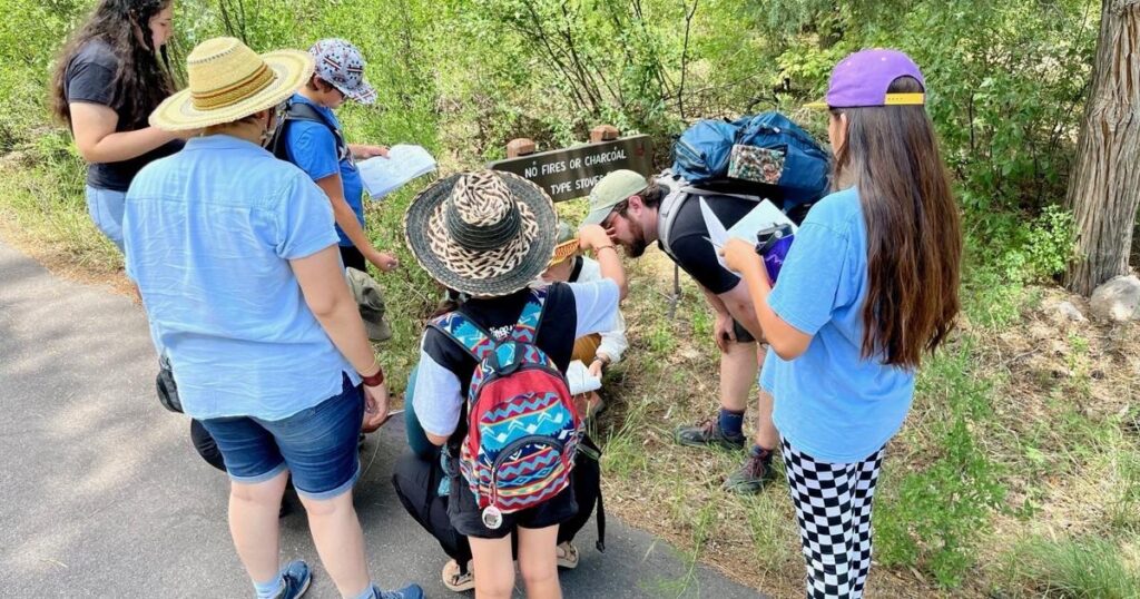 Las subvenciones para recreación al aire libre del estado financian programas educativos para varios grupos en Santa Fe. trabajar