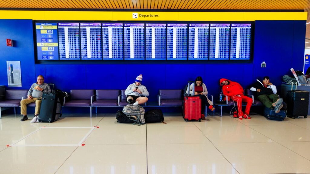 Información más reciente sobre retrasos y cancelaciones de vuelos: información más reciente sobre Delta Air Lines y JetBlue Airways