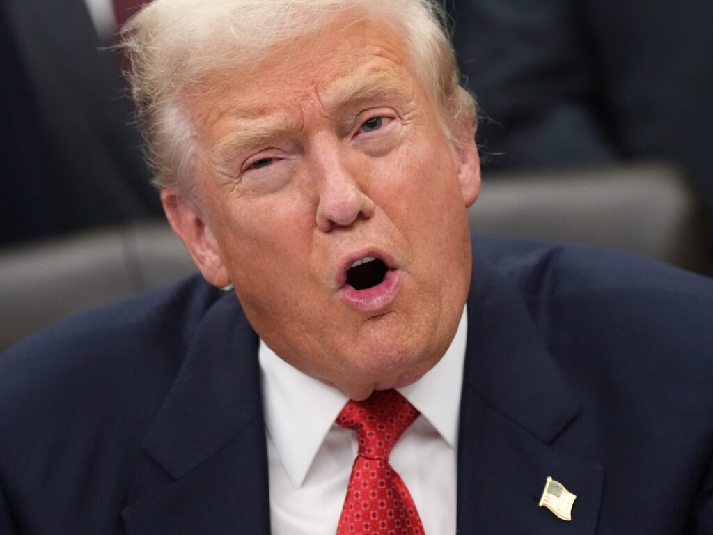 La tasa de desaprobación de Donald Trump salta al 58%: encuesta | Noticias políticas