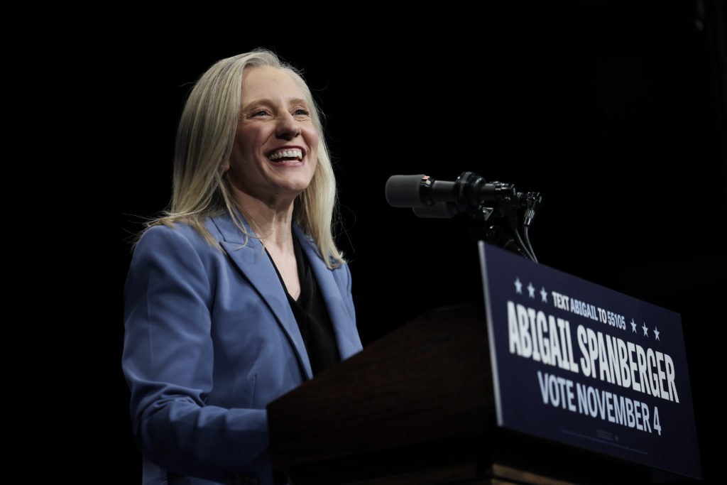 La demócrata Abigail Spanberger gana la carrera para gobernadora de Virginia