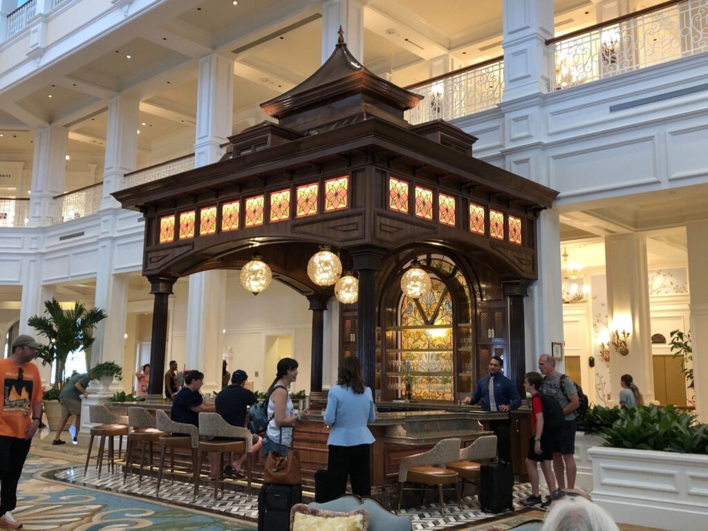 ÚLTIMA HORA: El bar del vestíbulo Perch del Grand Floridian Resort & Spa abre suavemente