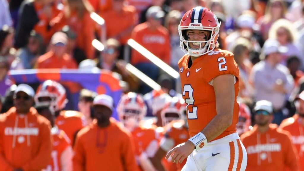 Probabilidades, líneas y diferenciales del fútbol universitario: selecciones por computadora de la semana 11, predicciones y las mejores apuestas de hoy