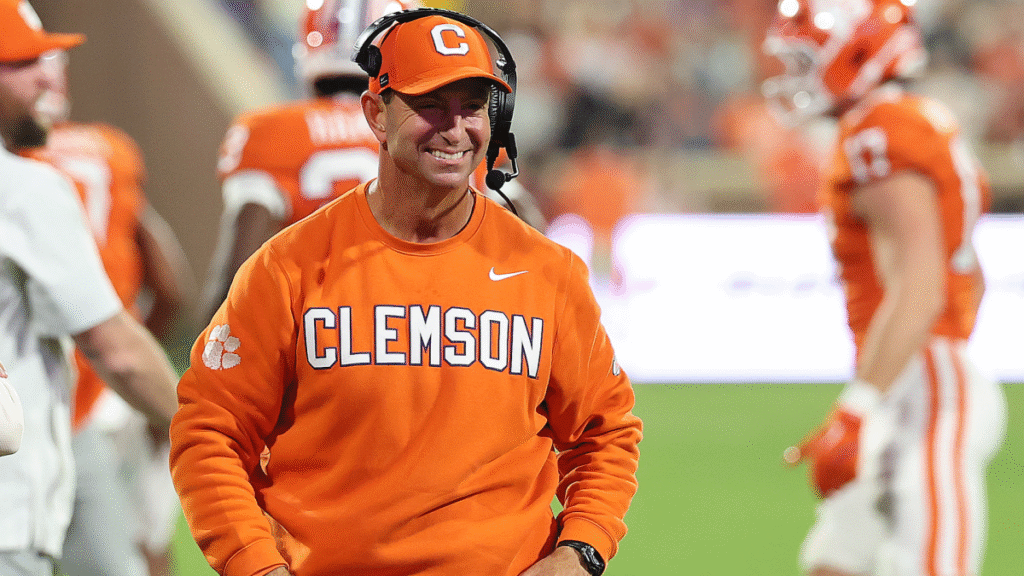 Dabo Swinney y Clemson fortalecen la contienda en el juego de bolos al derrotar a Florida State
