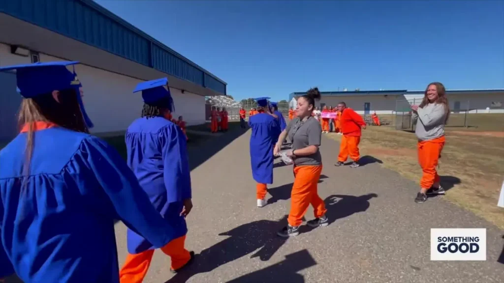 Los reclusos del Centro Correccional Mabel Bassett encuentran esperanza en la educación